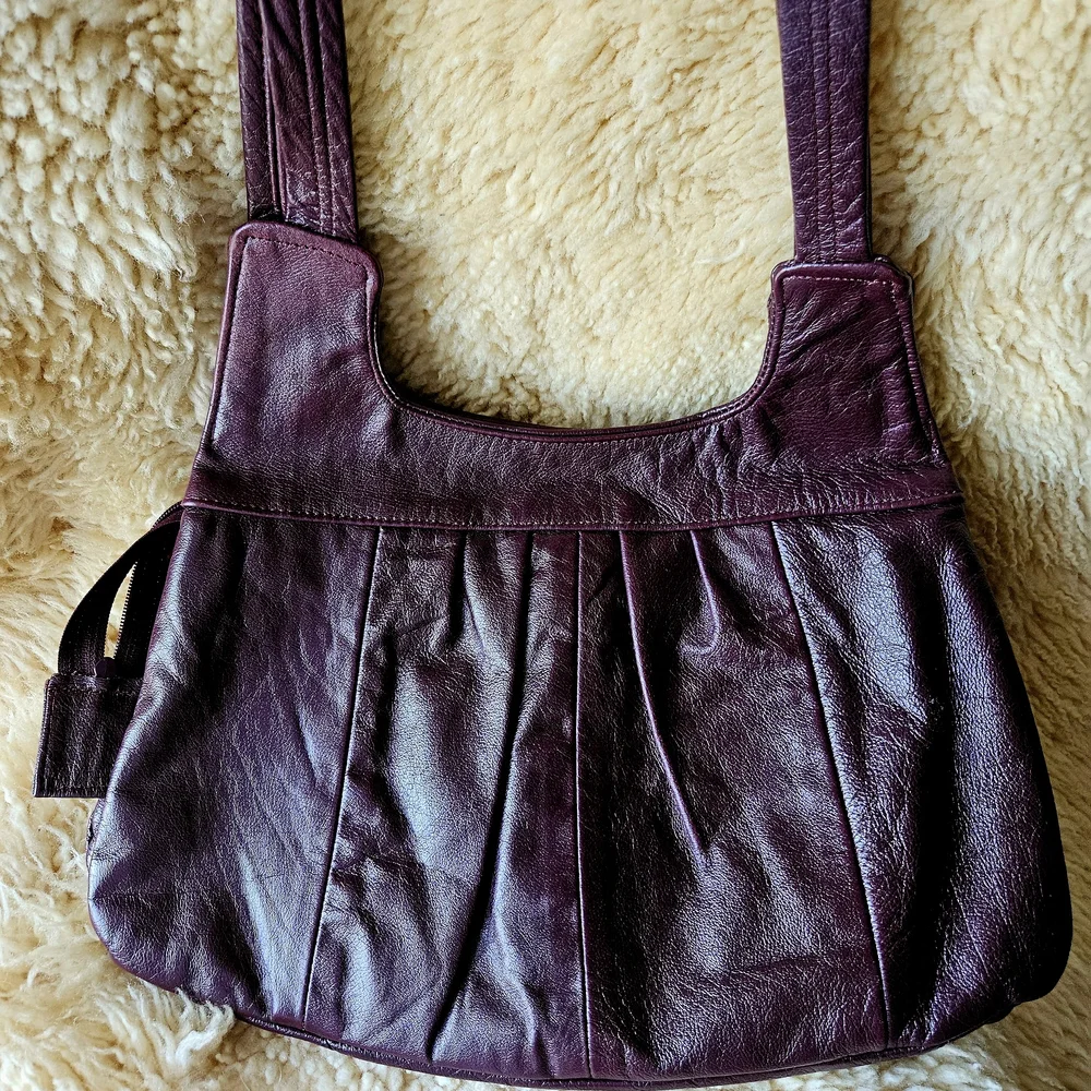 Elegant Early 1980s VINTAGE Burgundy Leather Satchel bag